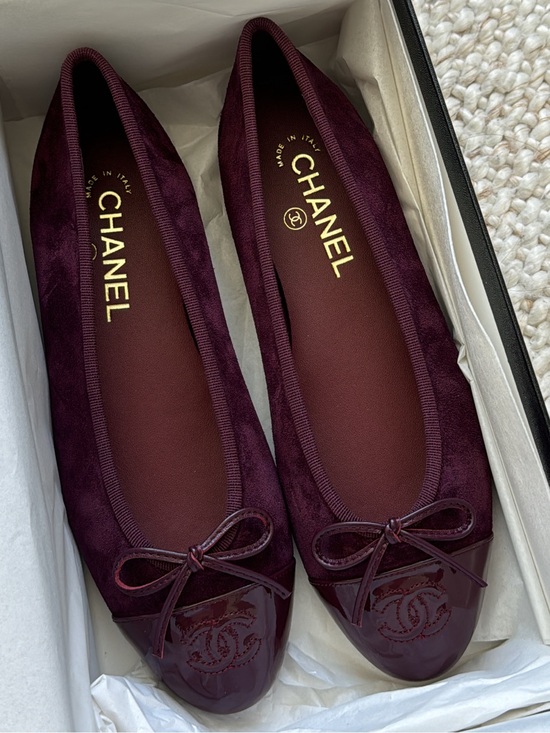 CHANEL Shoes - CHANEL Burgundy Suede ballerinas